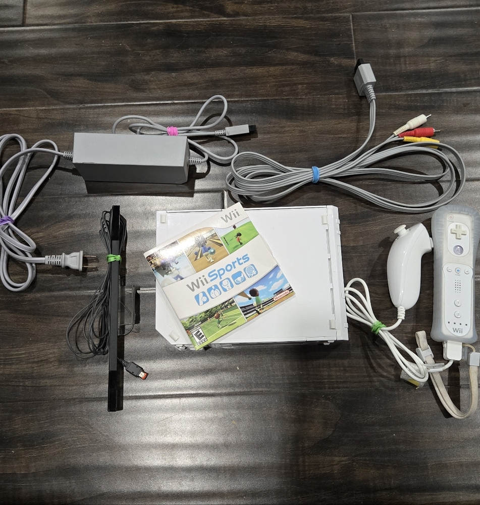 Nintendo Wii Console Bundle - White